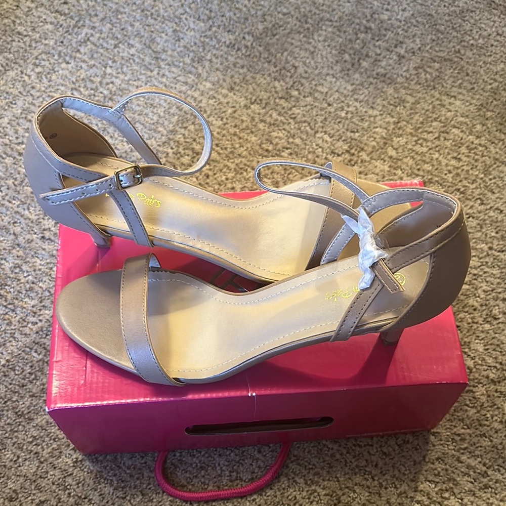 Tan Heels with Elegant Open Toe and Slender Ankle Strap 9.5